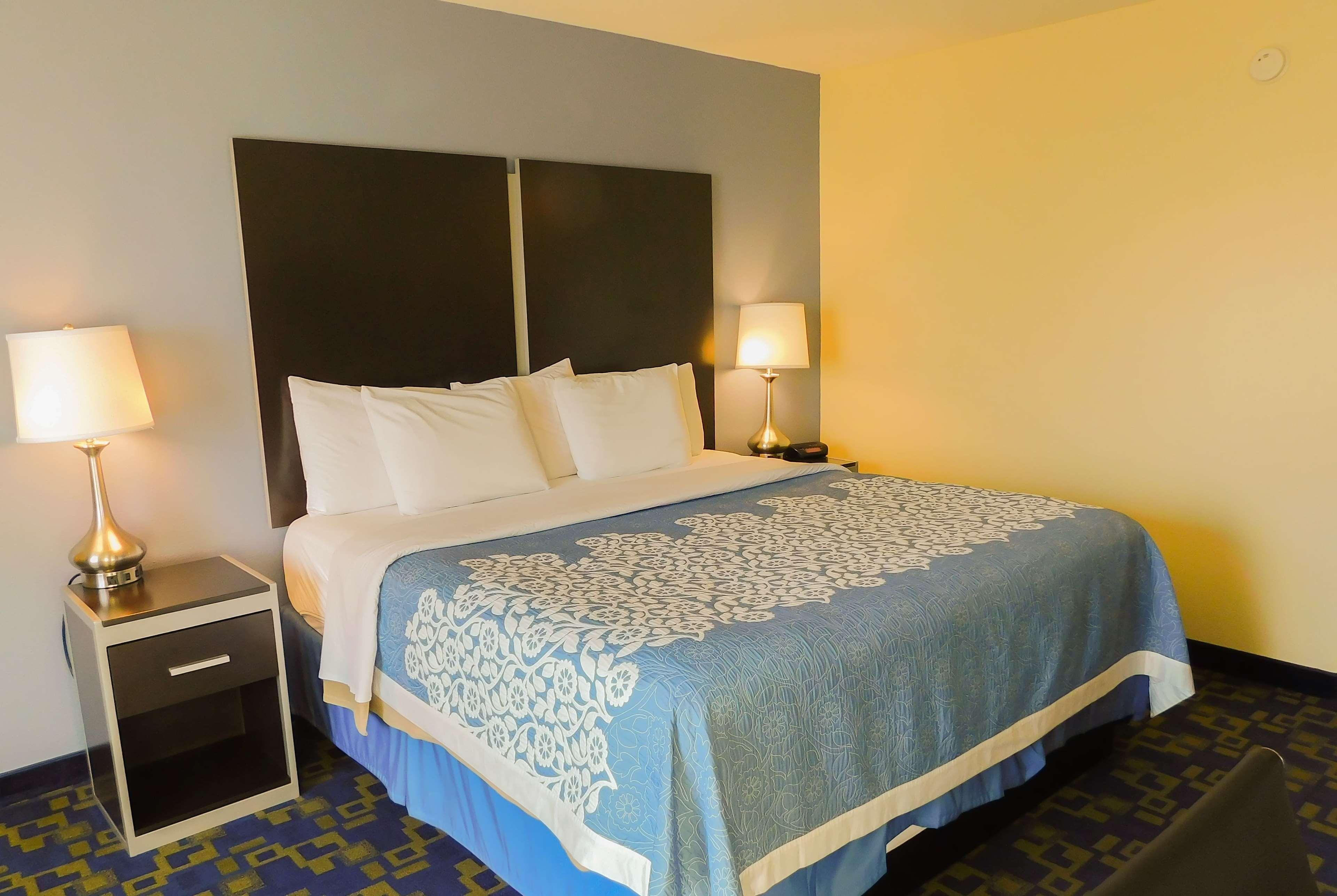 Days Inn & Suites By Wyndham Pocahontas Extérieur photo