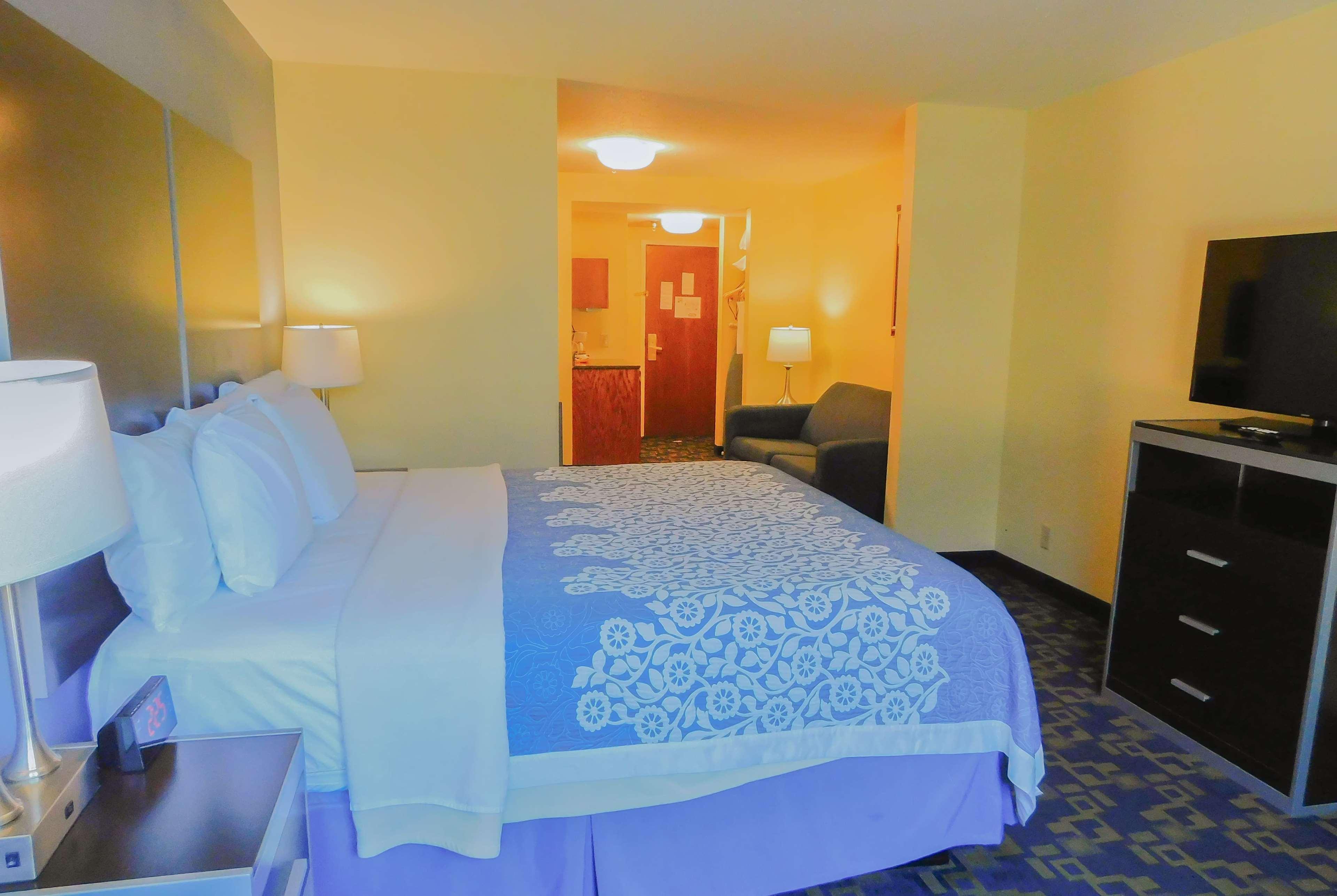 Days Inn & Suites By Wyndham Pocahontas Extérieur photo