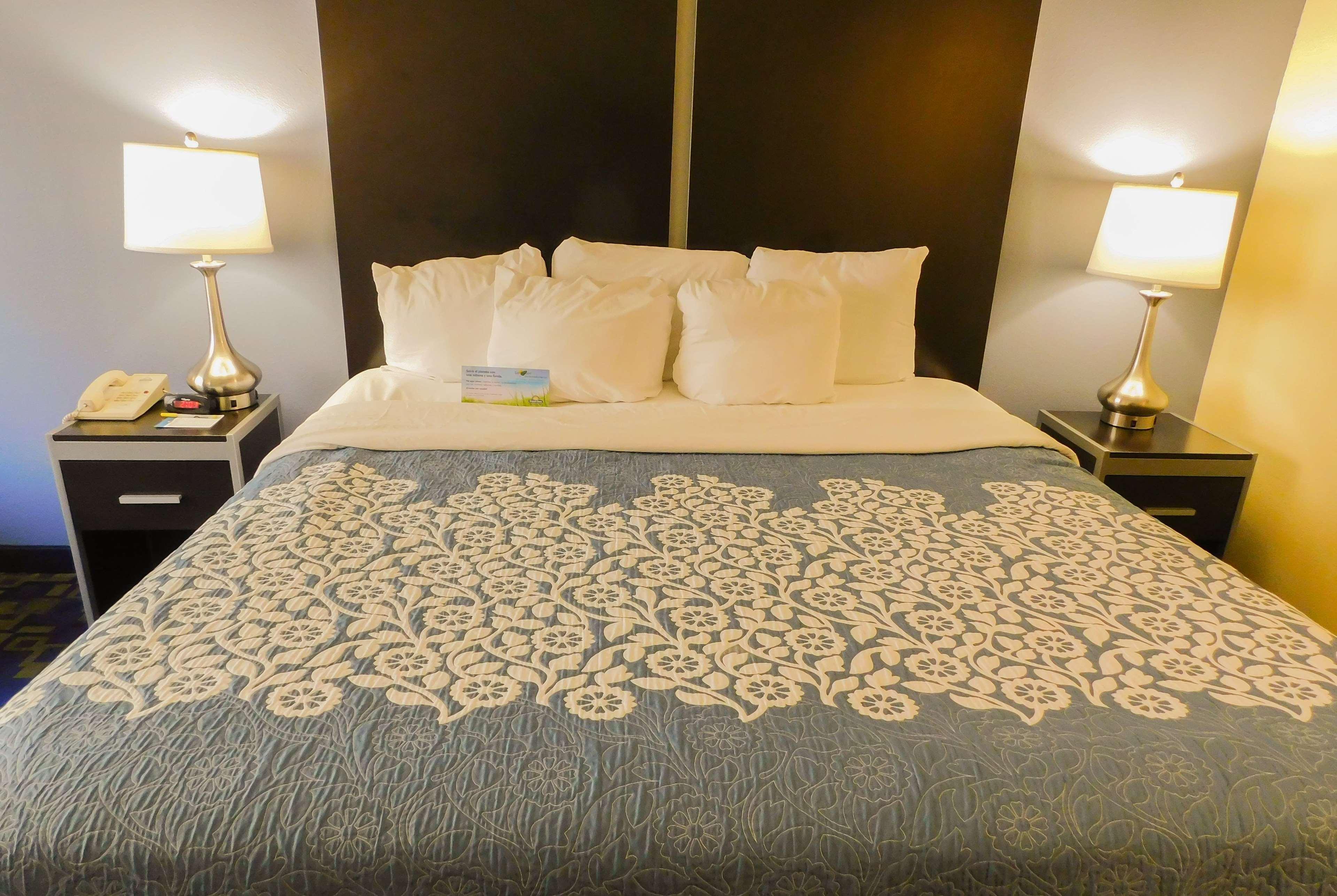 Days Inn & Suites By Wyndham Pocahontas Extérieur photo
