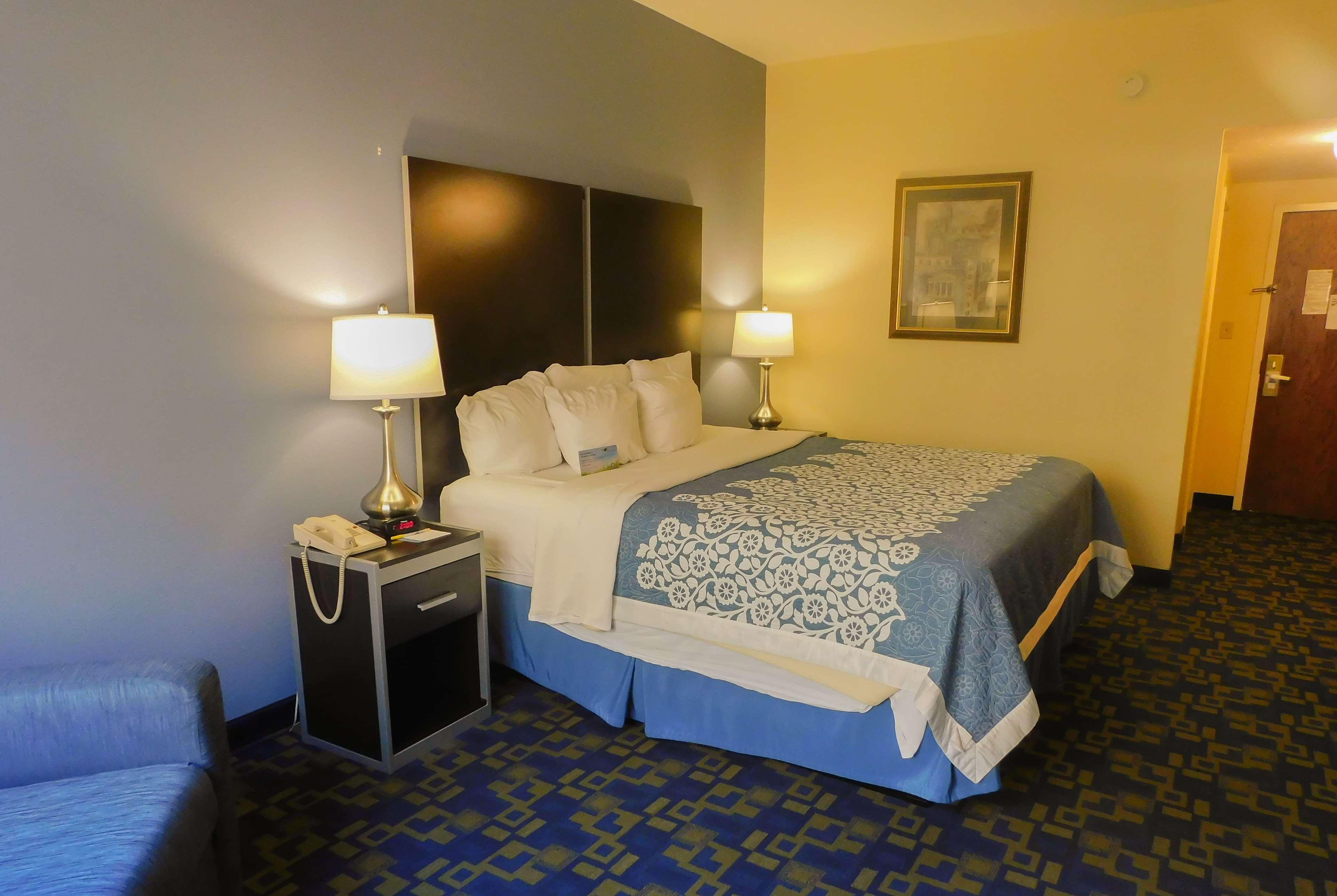 Days Inn & Suites By Wyndham Pocahontas Extérieur photo