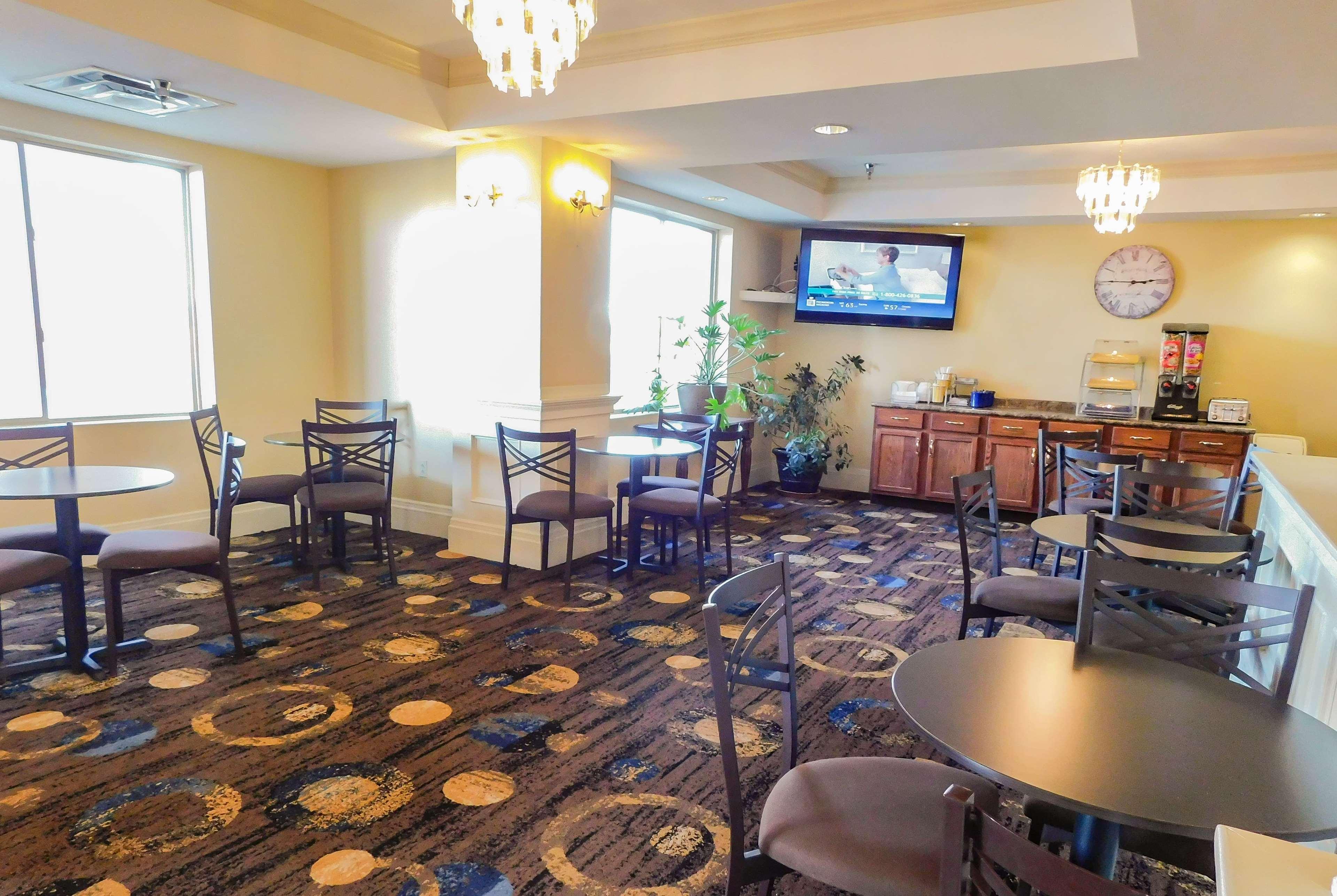 Days Inn & Suites By Wyndham Pocahontas Extérieur photo