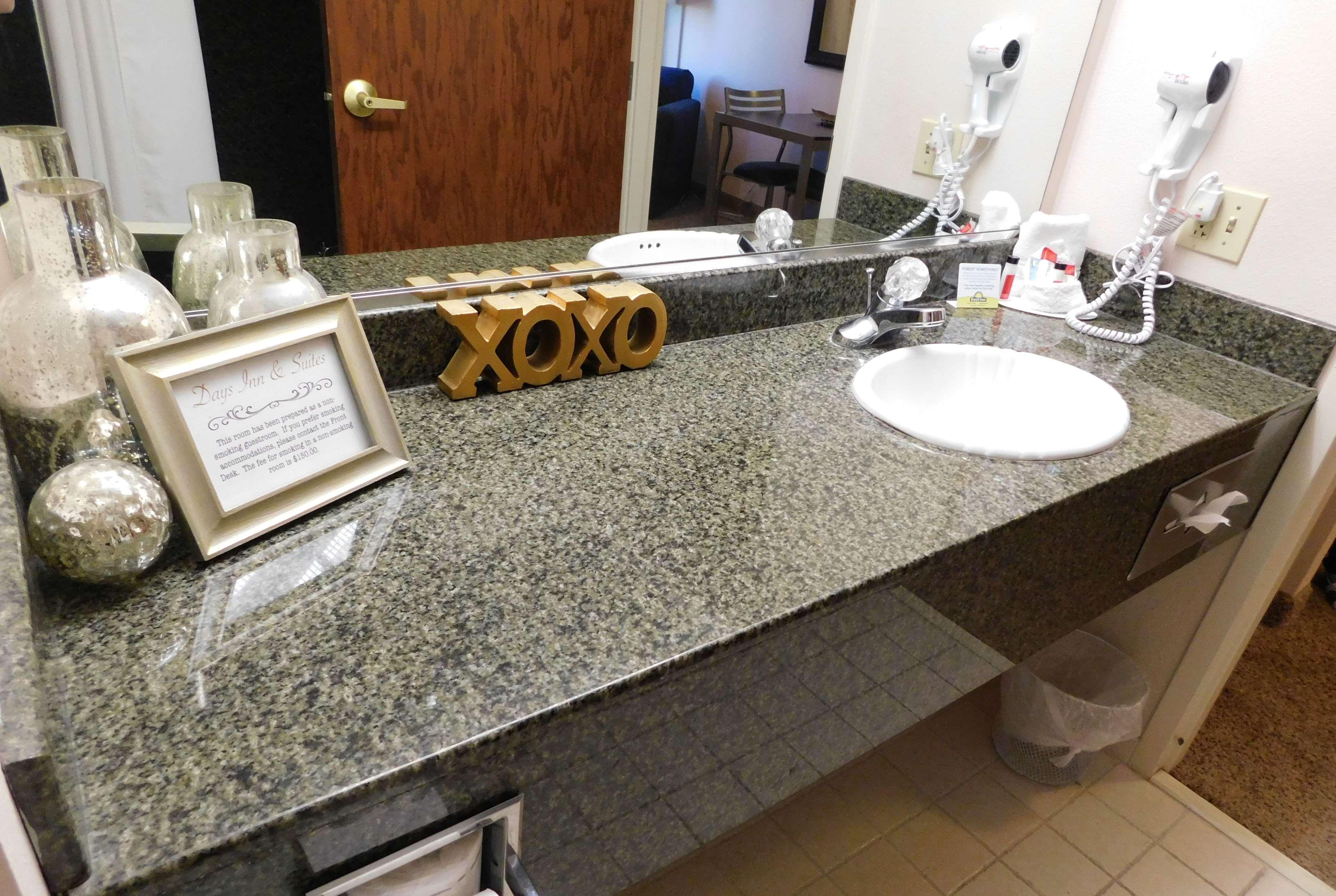 Days Inn & Suites By Wyndham Pocahontas Extérieur photo