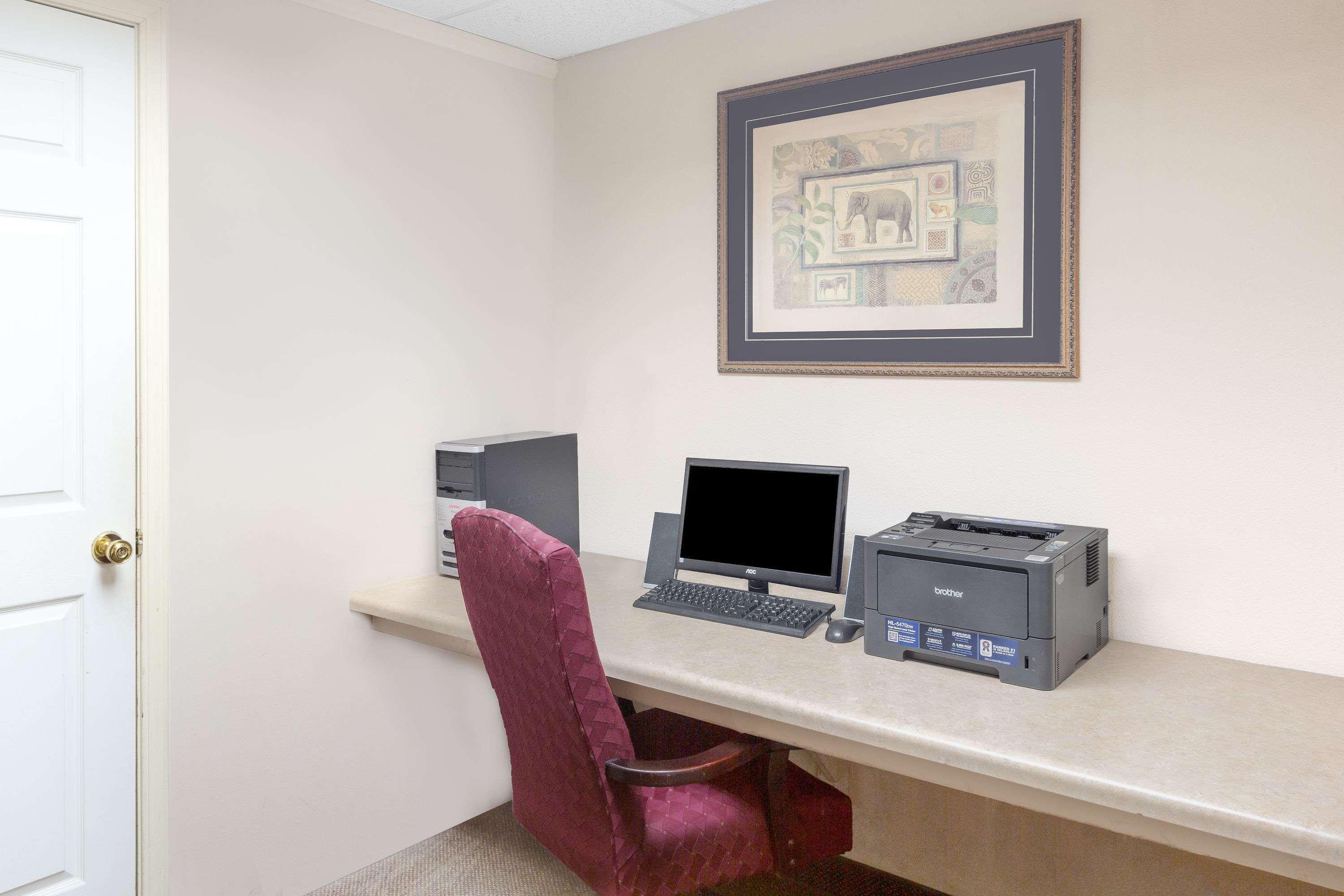 Days Inn & Suites By Wyndham Pocahontas Extérieur photo