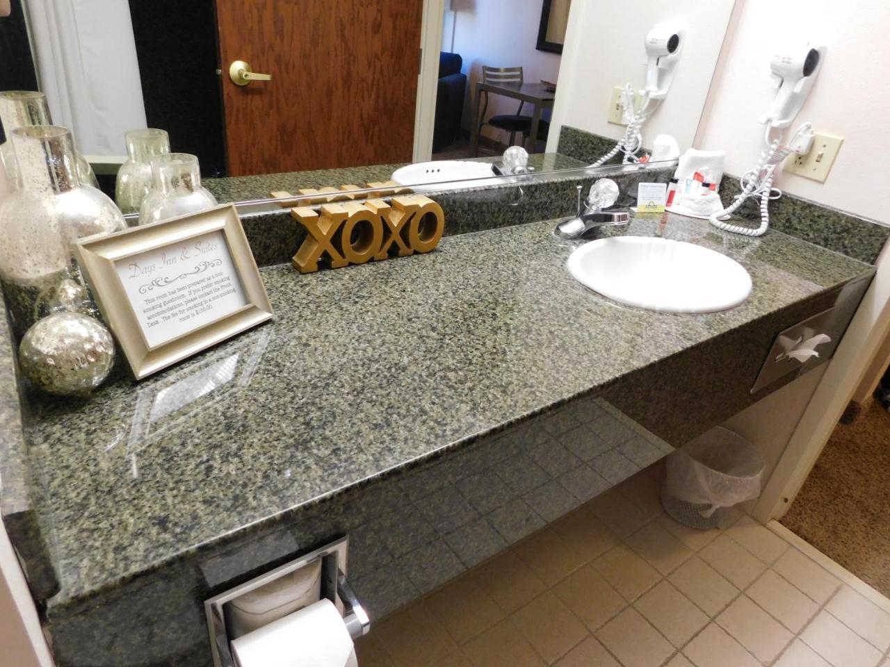 Days Inn & Suites By Wyndham Pocahontas Extérieur photo