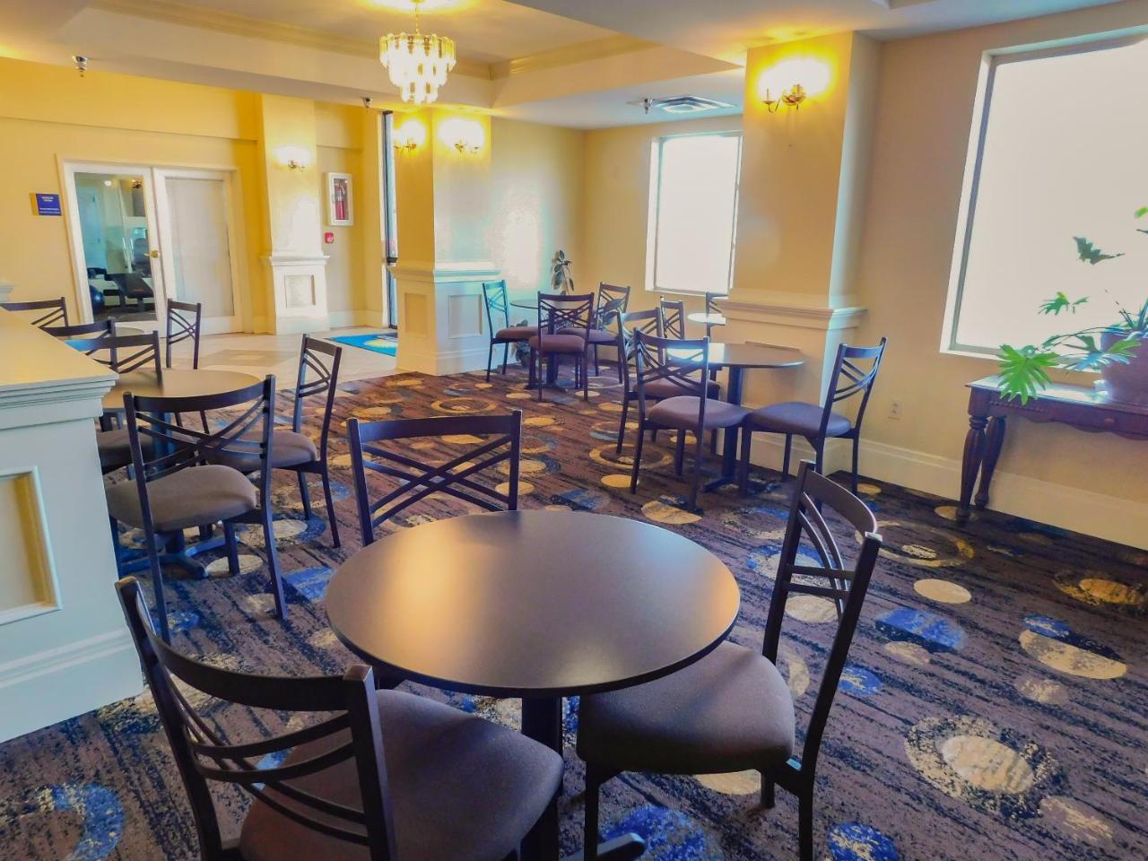Days Inn & Suites By Wyndham Pocahontas Extérieur photo